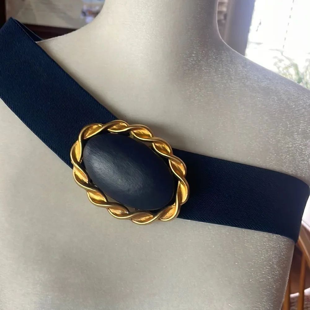 VintageโNanโLewisโNavyโStretchโBelt